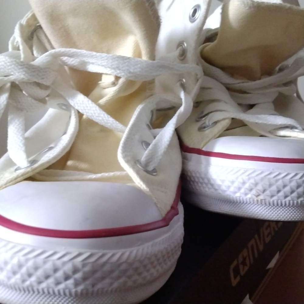 Chuck Taylor Converse sz 8 mens 10 women's Natural ivory
